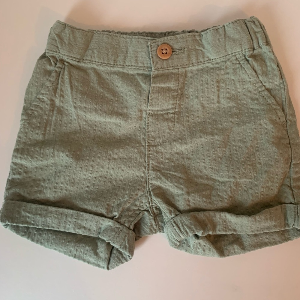 H&M Green Casual Shorts Lightweight Design